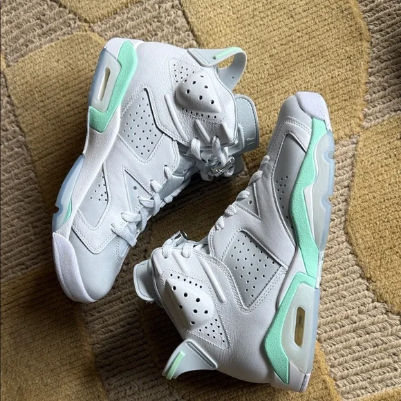 Air Jordan Retro 6 Mint Foam (M6.5/W8) - Picture 3 of 6